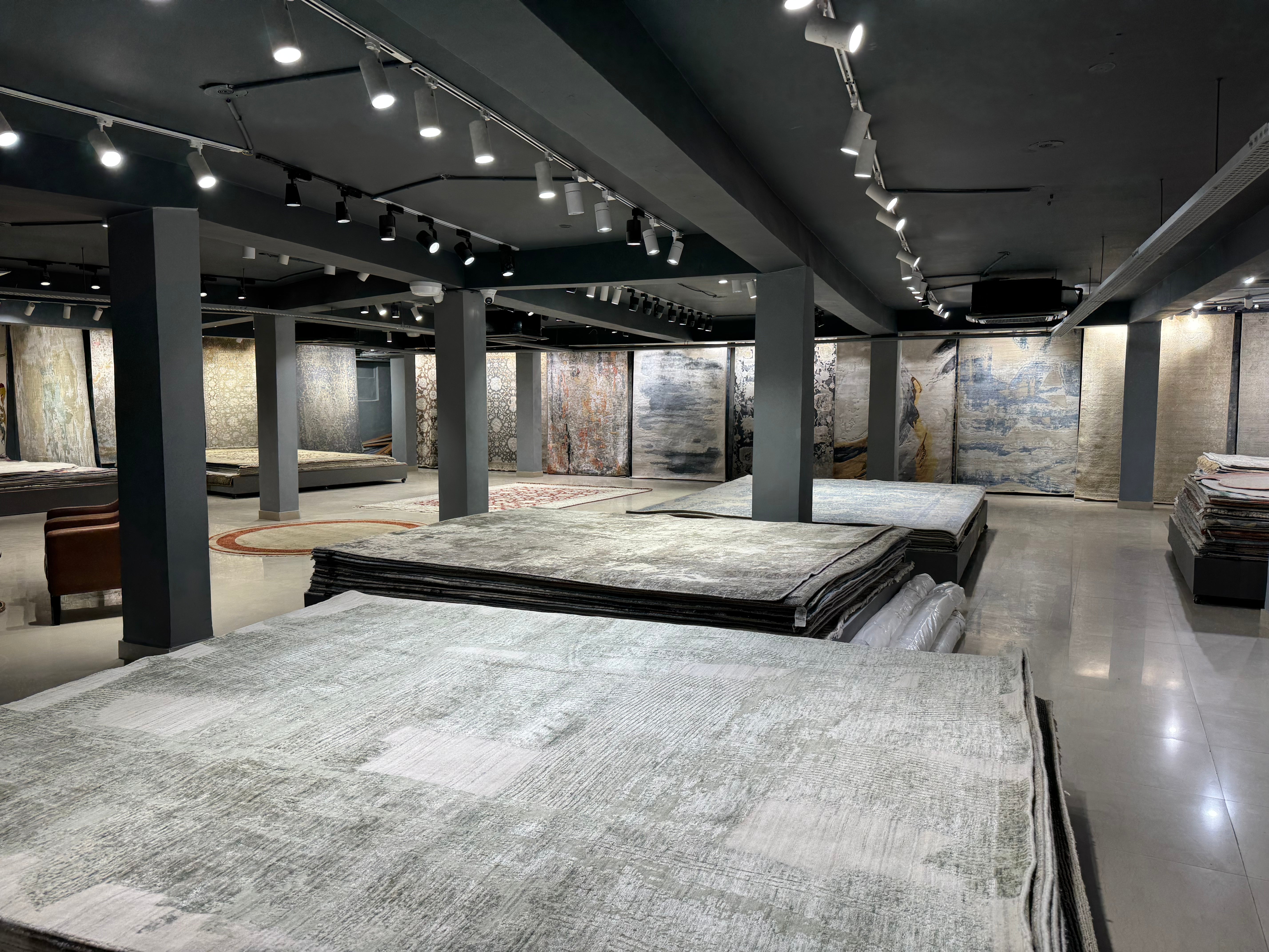 Luxury carpet showroom in Ghitorni, Delhi showcasing handmade carpets, modern rugs, and premium floor coverings in a spacious display area.