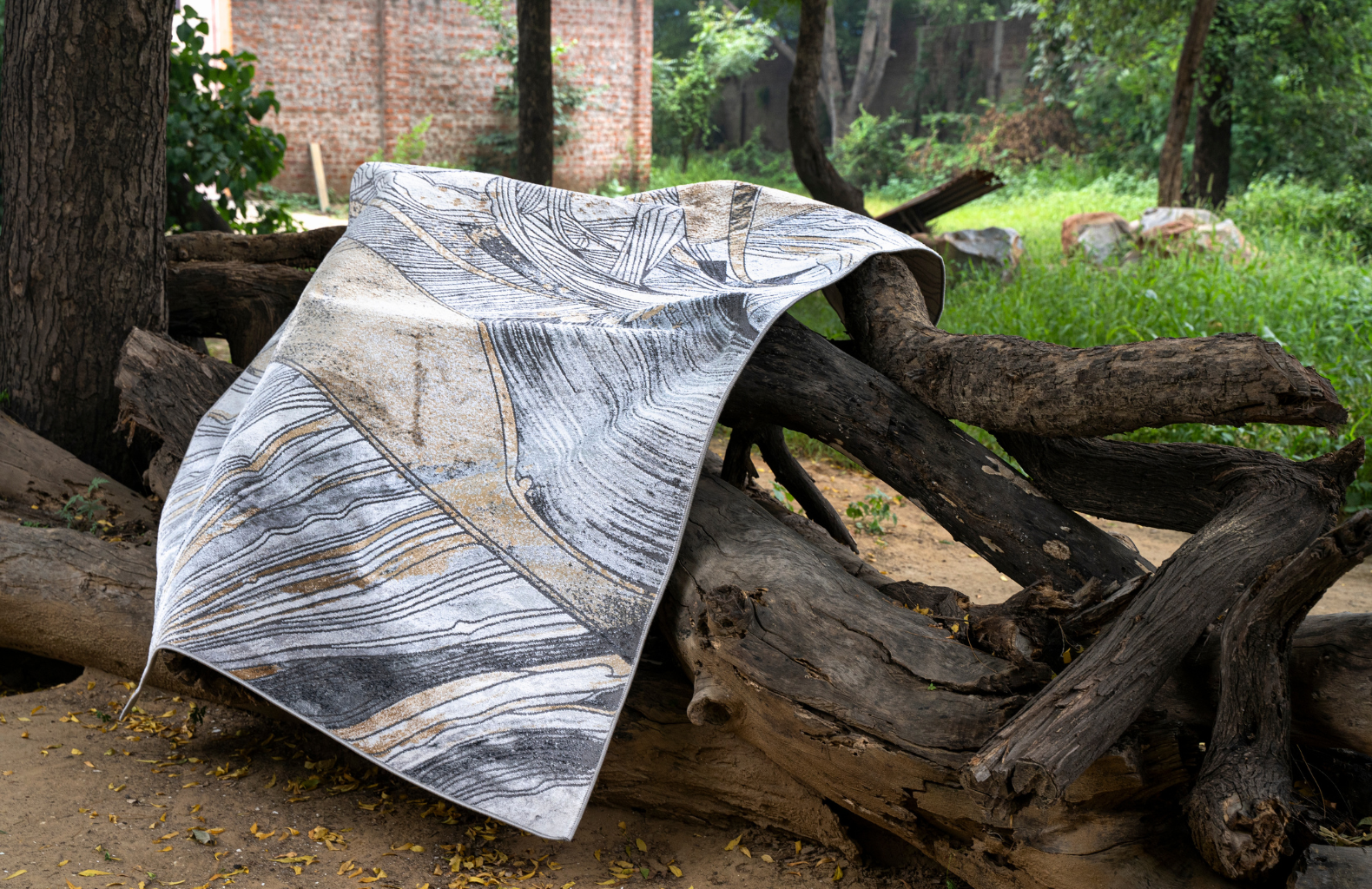 Open-Plan Interior Design 2026: Achieving Spatial Harmony with Rugs - Luxurify