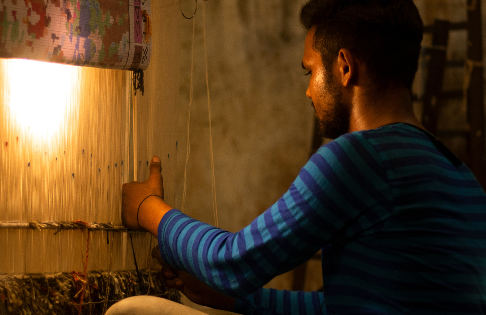 Buy Handmade Carpets in Delhi – Skilled artisan weaving a luxury hand-knotted carpet using traditional techniques